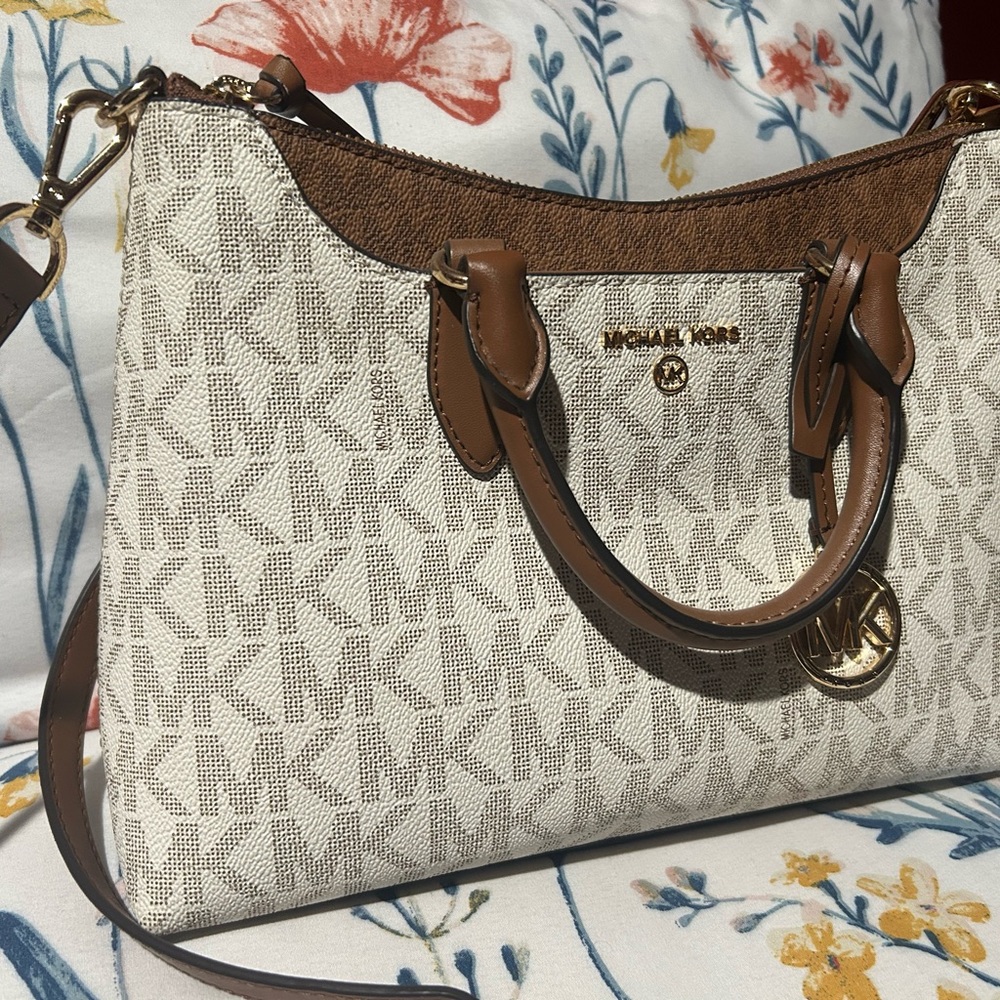 Micheal Kors white & brown purse